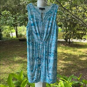 Jones New York Blue and White Patterned Dress
